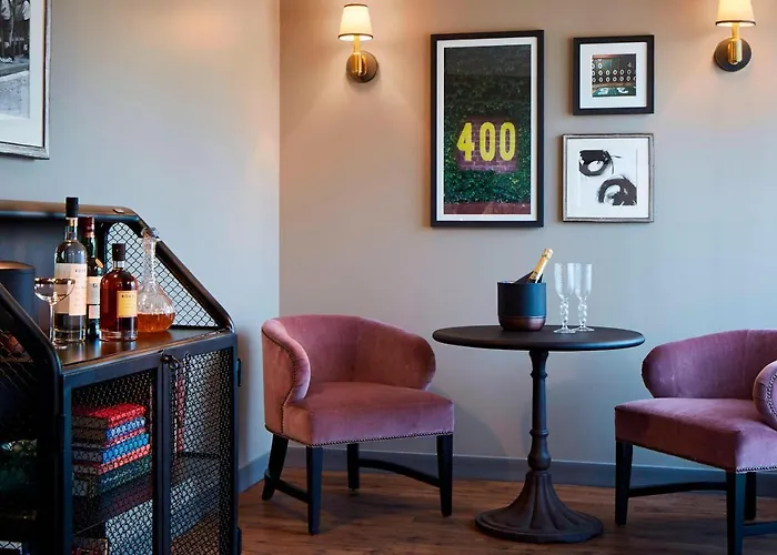 Hotel Zachary, Chicago, A Tribute Portfolio